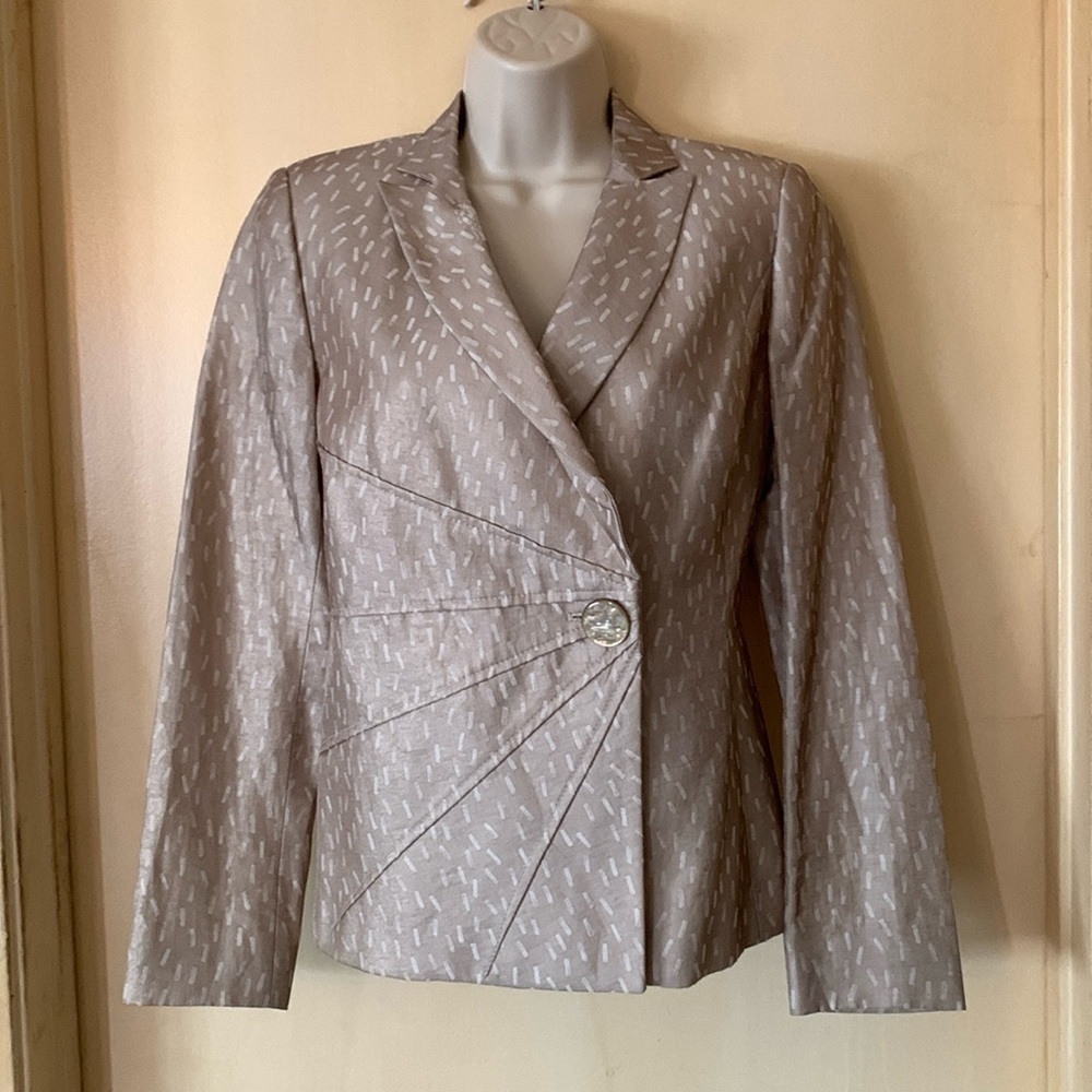 Santorelli Italian linen tan blazer with white accents size 2